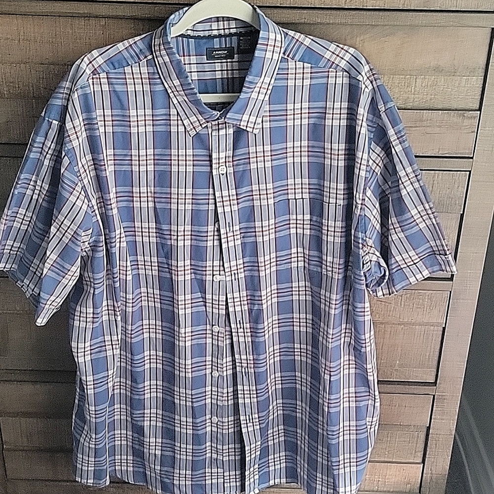 XXLT- Arrow Men's short sleeve button down plaid shirt on blue maroon ans white